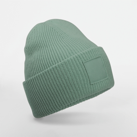 Bonnet à large revers avec patch ton sur ton